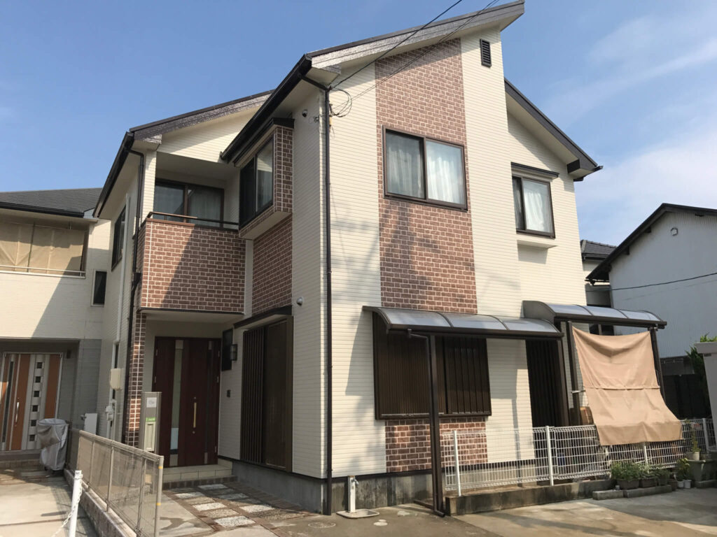 ツートンカラーのお家 L 広島の外壁塗装 屋根塗装専門店 クリーンペイント 現場ブログ 広島で外壁塗装 屋根塗装するならクリーンペイントにお任せ