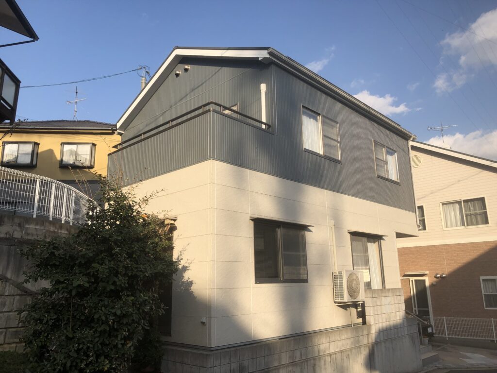 ツートンカラーのお家 L 広島の外壁塗装 屋根塗装専門店 クリーンペイント 現場ブログ 広島で外壁塗装 屋根塗装するならクリーンペイントにお任せ