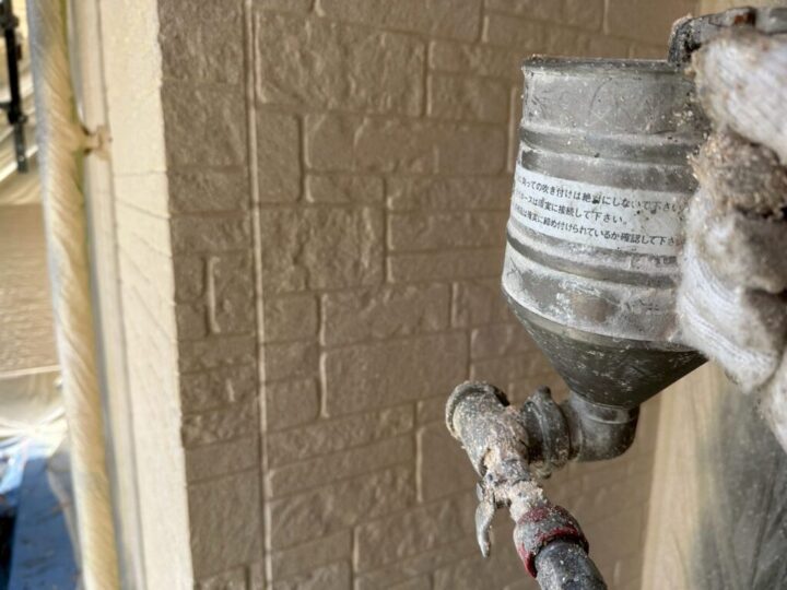 ⑪外壁(1階)上塗り 一回目(TU-33)