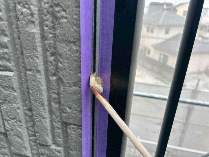 ②プライマー塗布(シーリング工事)