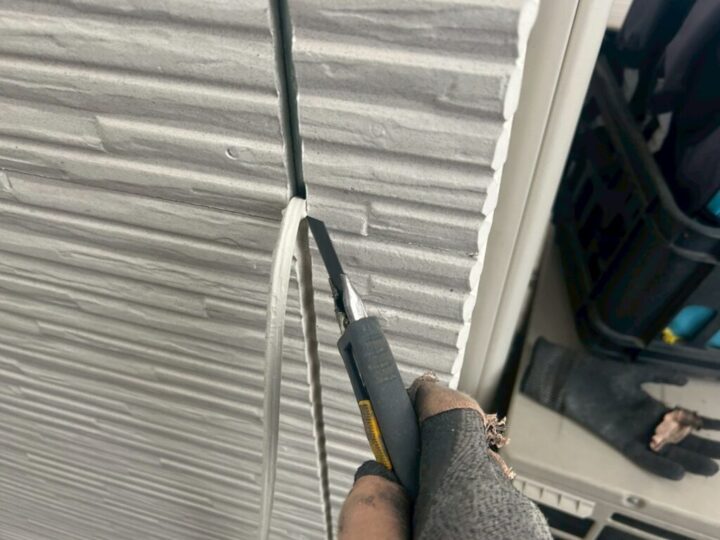 ①既存シーリング撤去(シーリング工事)