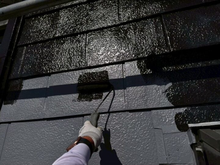 ⑫屋根(正面)上塗り 一回目(CLR-110)