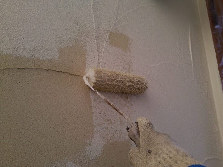 ⑪外壁(ジョリパット部)上塗り 一回目(AT-1212)