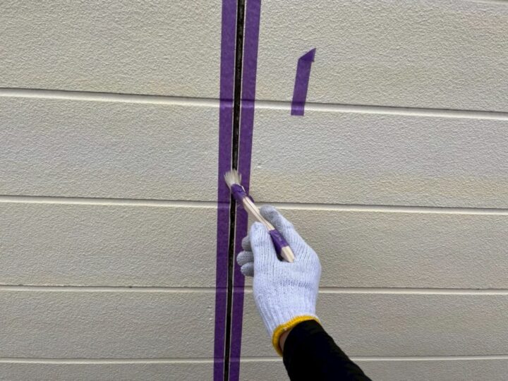 ②プライマー塗布(シーリング工事)