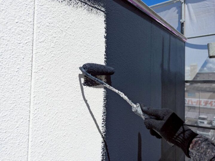 ⑭外壁(メイン)上塗り 一回目(CLR-145)