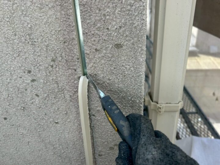 ①既存シーリング撤去(シーリング工事)