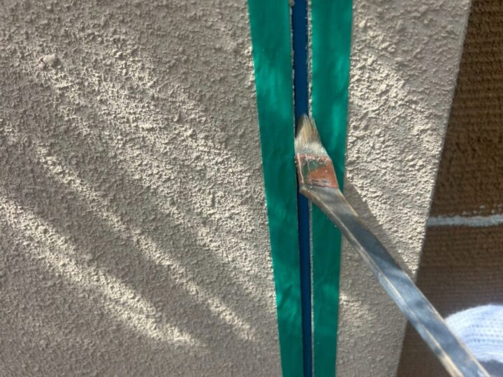 ②プライマー塗布(シーリング工事)