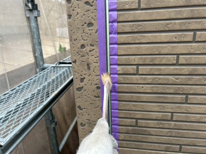 ②プライマー塗布(シーリング工事)